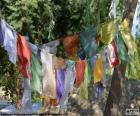 Буддийские молитвы флаги имеют их начало в Гималаях, содержащих письменные тибетской молитвы